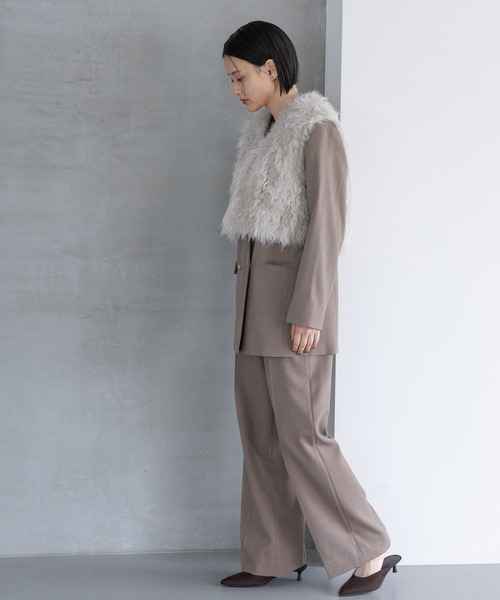 A part by（アパートバイ）の「フェイクファーショートベスト（ベスト・レディース・ライトグレー/ベージュ・FREE）」の17枚目の写真