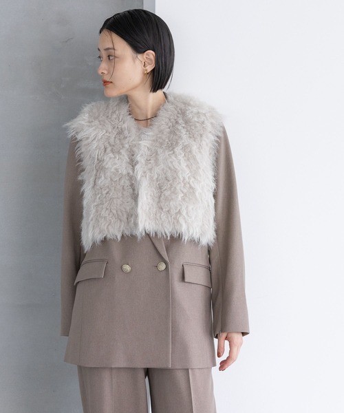A part by（アパートバイ）の「フェイクファーショートベスト（ベスト・レディース・ライトグレー/ベージュ・FREE）」の4枚目の写真