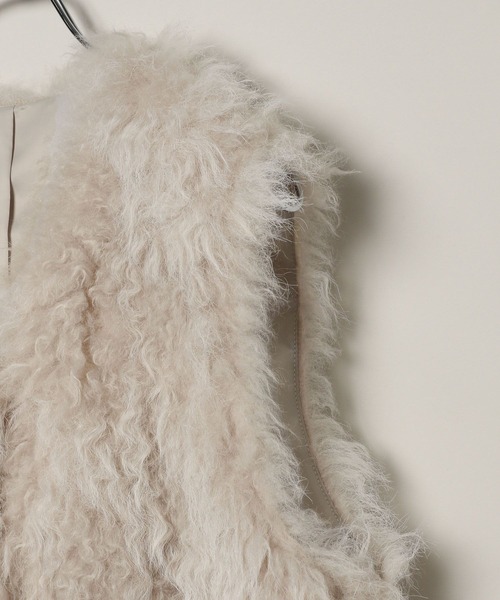 A part by（アパートバイ）の「フェイクファーショートベスト（ベスト・レディース・ライトグレー/ベージュ・FREE）」の10枚目の写真
