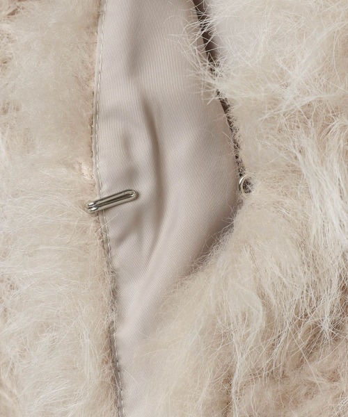 A part by（アパートバイ）の「フェイクファーショートベスト（ベスト・レディース・ライトグレー/ベージュ・FREE）」の12枚目の写真