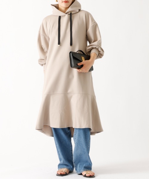 DESIGNWORKS(デザインワークス)の「ダンボールフード付ワンピース(ワンピース・レディース・ベージュ/オフホワイト・フリー)」の2枚目の写真