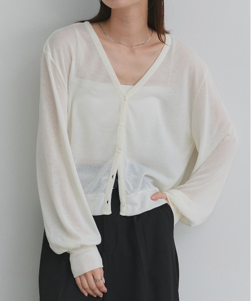 ad thie（アドティエ）の「袖ボリューム Vネック シアーカーディガン（カーディガン/ボレロ・レディース・ライトグレー/アイボリー/ブラック/レッド・FREE）」の4枚目の写真