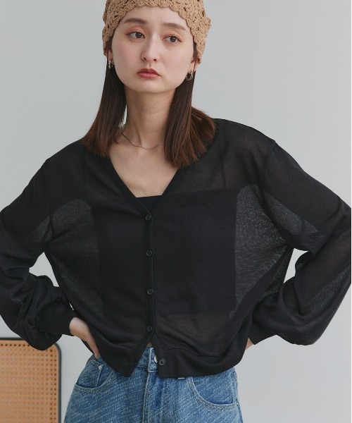 ad thie（アドティエ）の「袖ボリューム Vネック シアーカーディガン（カーディガン/ボレロ・レディース・ライトグレー/アイボリー/ブラック/レッド・FREE）」の2枚目の写真