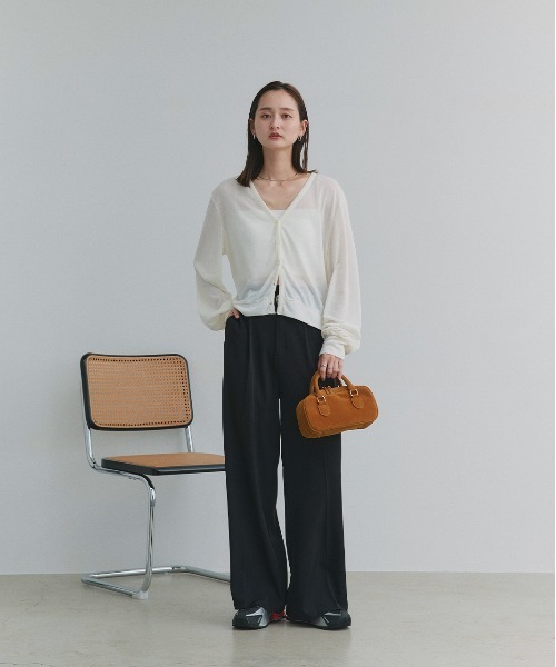 ad thie（アドティエ）の「袖ボリューム Vネック シアーカーディガン（カーディガン/ボレロ・レディース・ライトグレー/アイボリー/ブラック/レッド・FREE）」の5枚目の写真