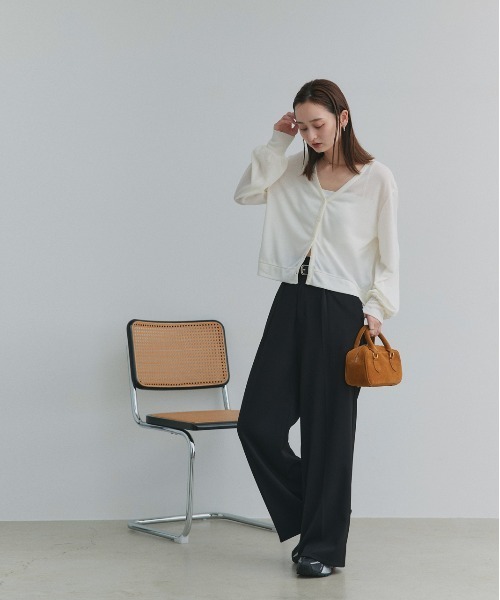 ad thie（アドティエ）の「袖ボリューム Vネック シアーカーディガン（カーディガン/ボレロ・レディース・ライトグレー/アイボリー/ブラック/レッド・FREE）」の7枚目の写真