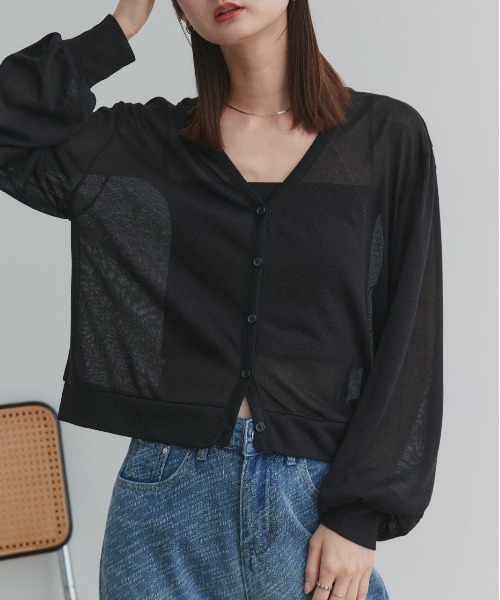 ad thie（アドティエ）の「袖ボリューム Vネック シアーカーディガン（カーディガン/ボレロ・レディース・ライトグレー/アイボリー/ブラック/レッド・FREE）」の18枚目の写真