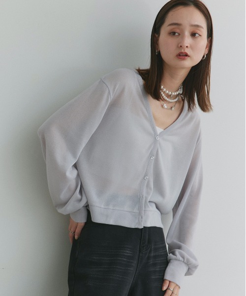 ad thie（アドティエ）の「袖ボリューム Vネック シアーカーディガン（カーディガン/ボレロ・レディース・ライトグレー/アイボリー/ブラック/レッド・FREE）」の11枚目の写真