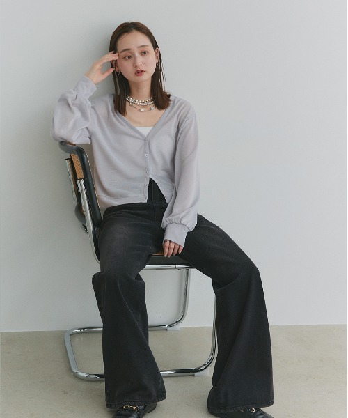 ad thie（アドティエ）の「袖ボリューム Vネック シアーカーディガン（カーディガン/ボレロ・レディース・ライトグレー/アイボリー/ブラック/レッド・FREE）」の16枚目の写真
