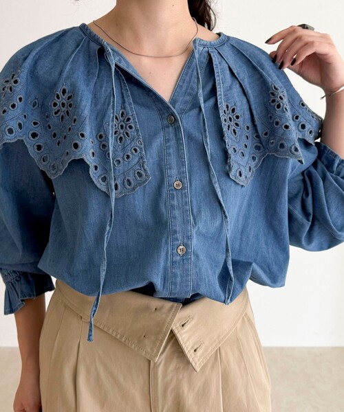 fredy emue（フレディエミュ）の「エンブロイダリーケープカラーデニムブラウス（シャツ/ブラウス・レディース・ネイビー/ブルー・38）」の10枚目の写真
