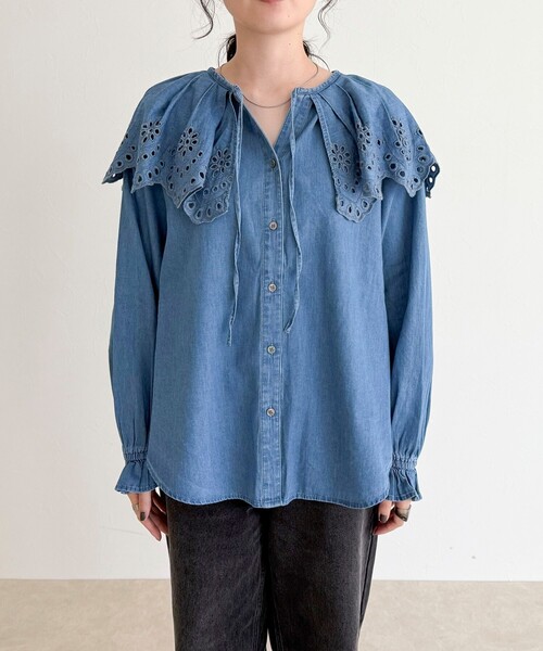 fredy emue（フレディエミュ）の「エンブロイダリーケープカラーデニムブラウス（シャツ/ブラウス・レディース・ネイビー/ブルー・38）」の11枚目の写真