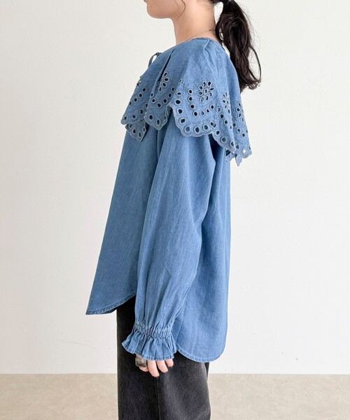 fredy emue（フレディエミュ）の「エンブロイダリーケープカラーデニムブラウス（シャツ/ブラウス・レディース・ネイビー/ブルー・38）」の12枚目の写真