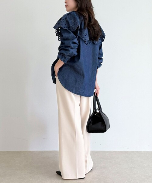 fredy emue（フレディエミュ）の「エンブロイダリーケープカラーデニムブラウス（シャツ/ブラウス・レディース・ネイビー/ブルー・38）」の19枚目の写真
