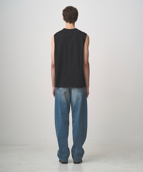 Juha（ユハ）の「SIGNATURE NO-SLEEVE（タンクトップ・メンズ・チャコールグレー/ブラック/ホワイト・3/4）」の19枚目の写真