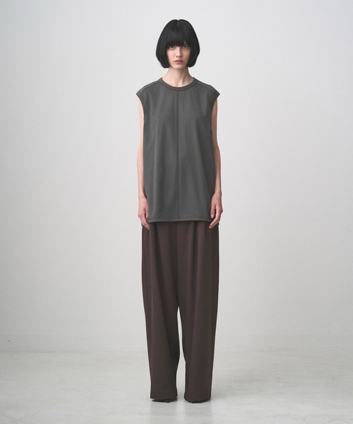 Juha（ユハ）の「SIGNATURE NO-SLEEVE（タンクトップ・メンズ・チャコールグレー/ブラック/ホワイト・3/4）」の20枚目の写真