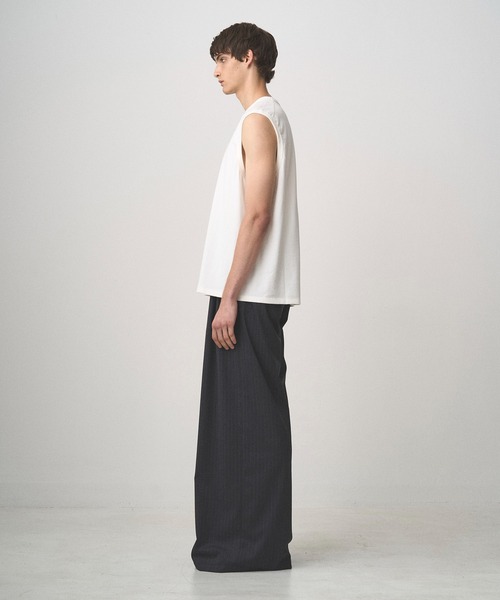 Juha（ユハ）の「SIGNATURE NO-SLEEVE（タンクトップ・メンズ・チャコールグレー/ブラック/ホワイト・3/4）」の4枚目の写真