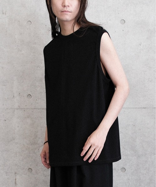 Juha（ユハ）の「SIGNATURE NO-SLEEVE（タンクトップ・メンズ・チャコールグレー/ブラック/ホワイト・3/4）」の6枚目の写真