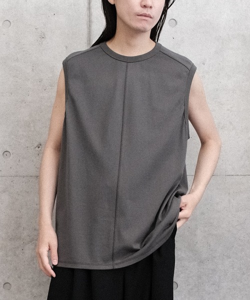 Juha（ユハ）の「SIGNATURE NO-SLEEVE（タンクトップ・メンズ・チャコールグレー/ブラック/ホワイト・3/4）」の8枚目の写真