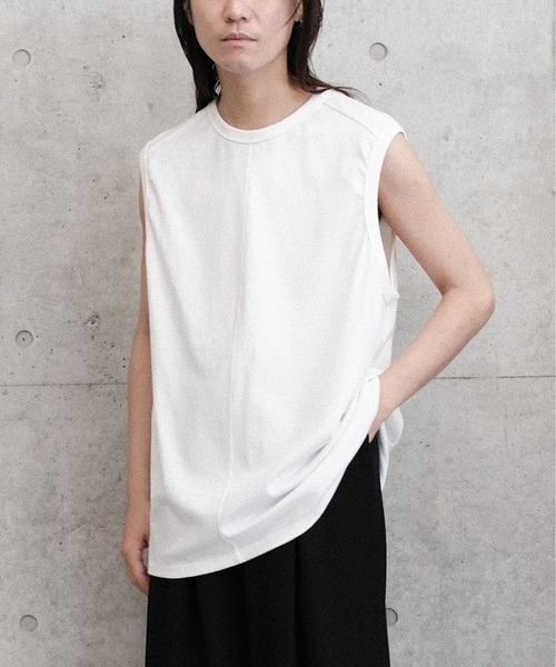 Juha（ユハ）の「SIGNATURE NO-SLEEVE（タンクトップ・メンズ・チャコールグレー/ブラック/ホワイト・3/4）」の9枚目の写真