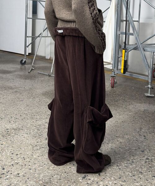 OPEN Yy(オープンワイワイ)の「【Geek Office / ギークオフィス】OPEN YY Woven ROLLED WAIST VELOUR CARGO(カーゴパンツ・レディース・ブラウン/ブラック・SMALL)」の5枚目の写真