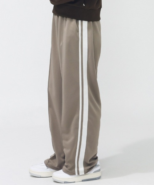 TIGORA(ティゴラ)の「ティゴラ TIGORA ワイドトラックパンツ(その他パンツ・レディース・ライトベージュ/ブラック/チャコールグレー/グリーン・S/M/L/XL)」の4枚目の写真