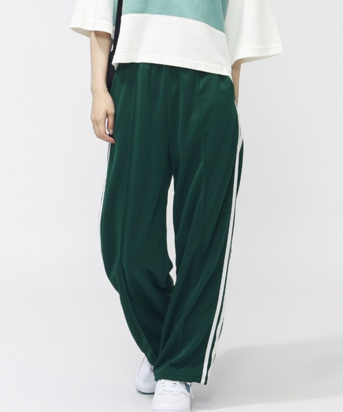 TIGORA(ティゴラ)の「ティゴラ TIGORA ワイドトラックパンツ(その他パンツ・レディース・ライトベージュ/ブラック/チャコールグレー/グリーン・S/M/L/XL)」の1枚目の写真