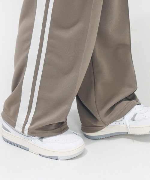 TIGORA(ティゴラ)の「ティゴラ TIGORA ワイドトラックパンツ(その他パンツ・レディース・ライトベージュ/ブラック/チャコールグレー/グリーン・S/M/L/XL)」の12枚目の写真