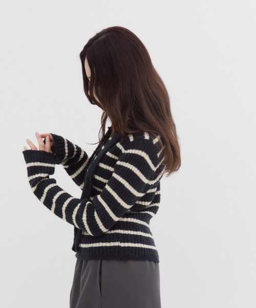 FUULLY STUDIO（フーリィーステューディオ）の「ナロータイヘンリーネックニット（ニット/セーター・レディース・ブラック/アイボリー/ネイビー×ホワイト/グリーン・FREE）」の22枚目の写真