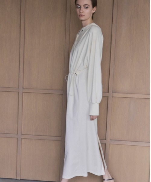Muel Chic(ミュエルシック)の「Lay sweat one-piece レイスウェットワンピース(ワンピース・レディース・ブラック/オフホワイト/オレンジ・MEDIUM/SMALL)」の19枚目の写真