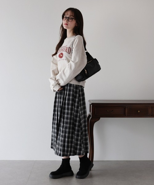 BLUEEAST(ブルーイースト)の「ゴールデンシェパード刺繍スウェット(スウェット・レディース・ネイビー/アイボリー/グレー・MEDIUM)」の12枚目の写真