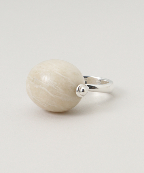 ANNIKA INEZ(アニカイネズ)の「ANNIKA INEZ STONE ELLIPSE RING R186-LRGリング(リング・レディース・ホワイト/ブラック・FREE)」の2枚目の写真