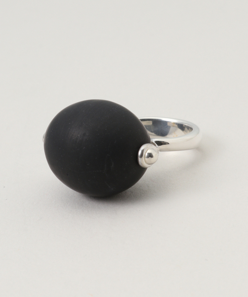 ANNIKA INEZ(アニカイネズ)の「ANNIKA INEZ STONE ELLIPSE RING R186-LRGリング(リング・レディース・ホワイト/ブラック・FREE)」の1枚目の写真