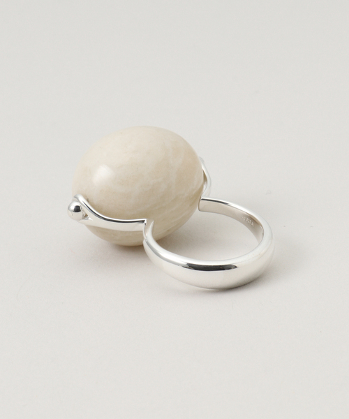 ANNIKA INEZ(アニカイネズ)の「ANNIKA INEZ STONE ELLIPSE RING R186-LRGリング(リング・レディース・ホワイト/ブラック・FREE)」の4枚目の写真