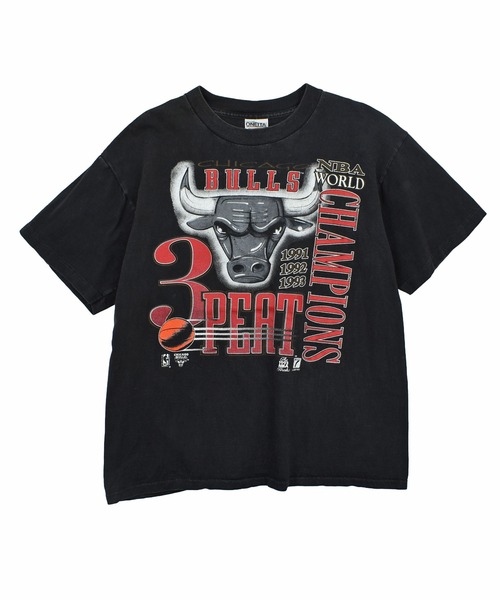 NBA/NFL/NHL/MLB(エヌビーエーエヌエフエルエヌエイチエルエムエルビー)の「【USED】90’s ONITA “NBA Chicago Bulls” バスケ Tシャツ USA製(Tシャツ/カットソー・メンズ・ブラック・LARGE)」の1枚目の写真