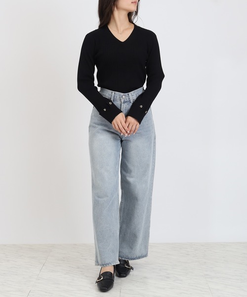 TRUDEA（トルディア）の「Vネックハトメカフスニット（ニット/セーター・レディース・ブラック/ワイン/ブルー/ベージュ・MEDIUM/LARGE）」の20枚目の写真