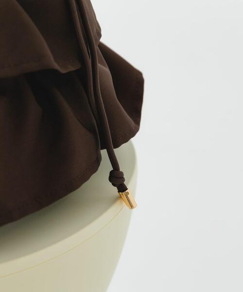 RODE SKO(ロデスコ)の「軽量フリルキンチャクバッグ(ハンドバッグ・レディース・ベージュ/ブラウン/ブラック・ONE)」の4枚目の写真