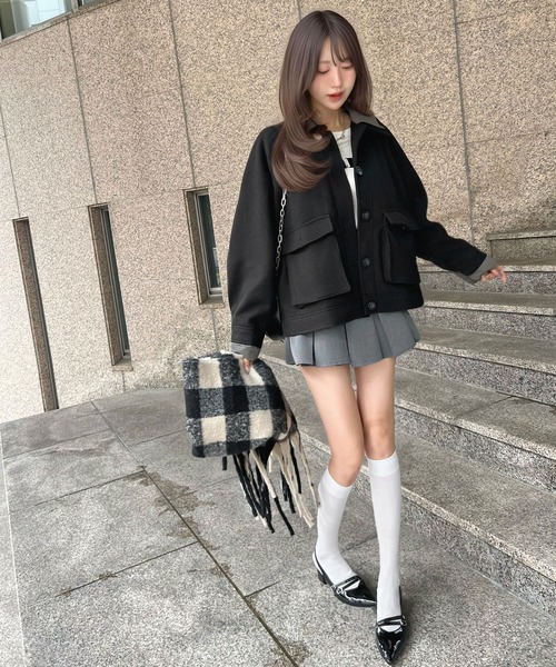 CHARME BY MICOLA(シャルムバイミコラ)の「AWトレンド♪衿シャツレイヤードフェイクウールポロジャケット(その他アウター・レディース・チャコールグレー/ブラック・FREE)」の4枚目の写真