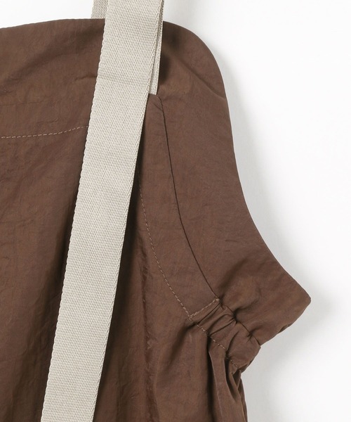 BAYFLOW（ベイフロー）の「[シルエット調整可能]ナイロンサロペット（サロペット/オーバーオール・レディース・チャコール/ブラウン・FREE）」の6枚目の写真