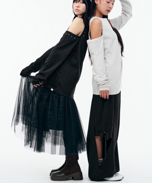 TUOMIO(トゥオミオ)の「【TUOMIO】CUT-OUT LACE LONG SLEEVES / 【トゥオミオ】カットアウトレースロングスリーブ(スウェット・レディース・ブラック/ベージュ・S)」の4枚目の写真