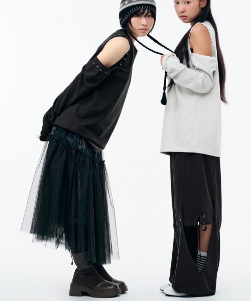 TUOMIO(トゥオミオ)の「【TUOMIO】CUT-OUT LACE LONG SLEEVES / 【トゥオミオ】カットアウトレースロングスリーブ(スウェット・レディース・ブラック/ベージュ・S)」の5枚目の写真