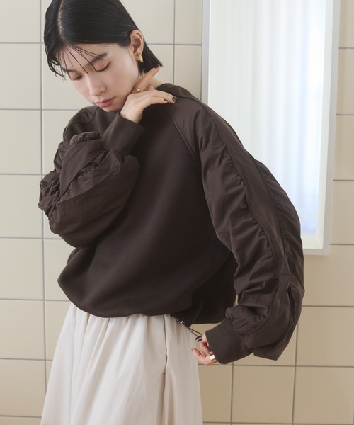 hunch（ハンチ）の「ダンボールナイロン ドッキングトップス（スウェット・レディース・ダークカーキ/アイボリー/ブラック・FREE）」の3枚目の写真