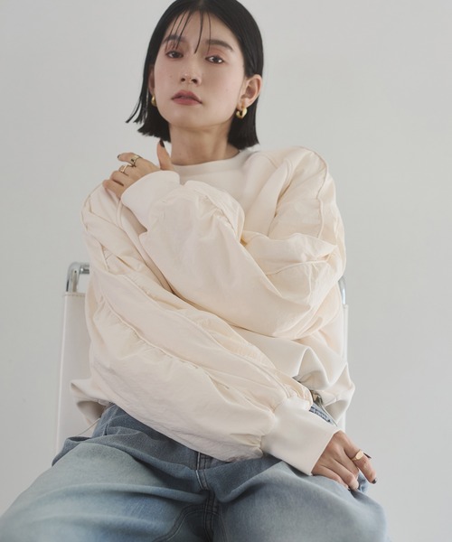 hunch（ハンチ）の「ダンボールナイロン ドッキングトップス（スウェット・レディース・ダークカーキ/アイボリー/ブラック・FREE）」の5枚目の写真