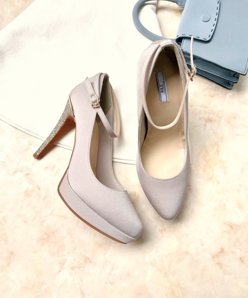 R&E(アールアンドイー)の「【R&E】アンクルストラップラメハイヒールパンプス(パンプス・レディース・ブラック/ベージュ・22cm/22.5cm/23cm/23.5cm/24cm/24.5cm)」の2枚目の写真