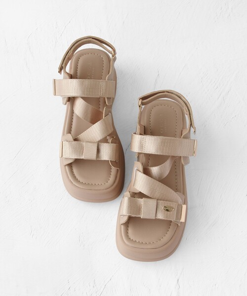 TOCCA(トッカ)の「CROSSING RIBBON SPORTS SANDALS サンダル(サンダル・レディース・ベージュ系/ブラック系・39/38/37/36)」の15枚目の写真