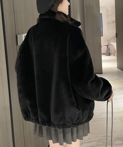 gossip！ロサンゼルス（ゴシップロサンゼルス）の「エコファー ビッグシルエットブルゾン（その他アウター・レディース・オフホワイト/ブラック・FREE）」の4枚目の写真