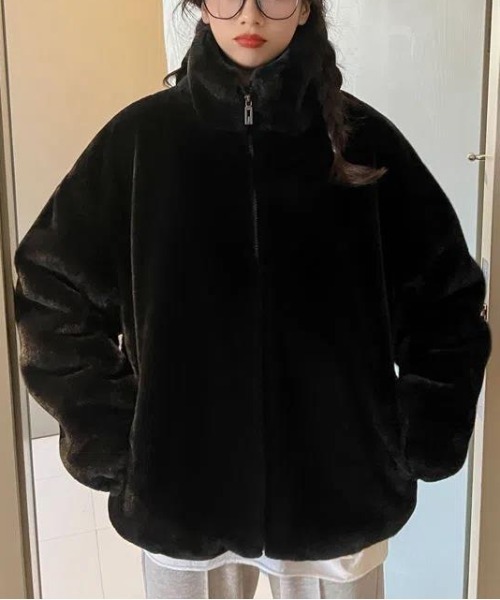 gossip！ロサンゼルス（ゴシップロサンゼルス）の「エコファー ビッグシルエットブルゾン（その他アウター・レディース・オフホワイト/ブラック・FREE）」の7枚目の写真