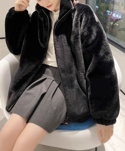 gossip！ロサンゼルス（ゴシップロサンゼルス）の「エコファー ビッグシルエットブルゾン（その他アウター・レディース・オフホワイト/ブラック・FREE）」の11枚目の写真
