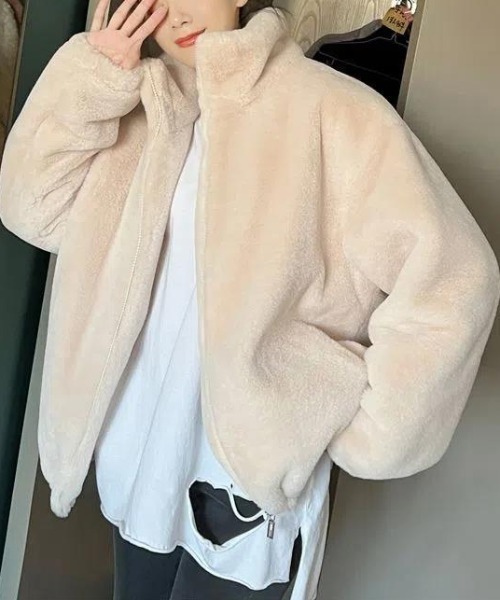 gossip！ロサンゼルス（ゴシップロサンゼルス）の「エコファー ビッグシルエットブルゾン（その他アウター・レディース・オフホワイト/ブラック・FREE）」の6枚目の写真