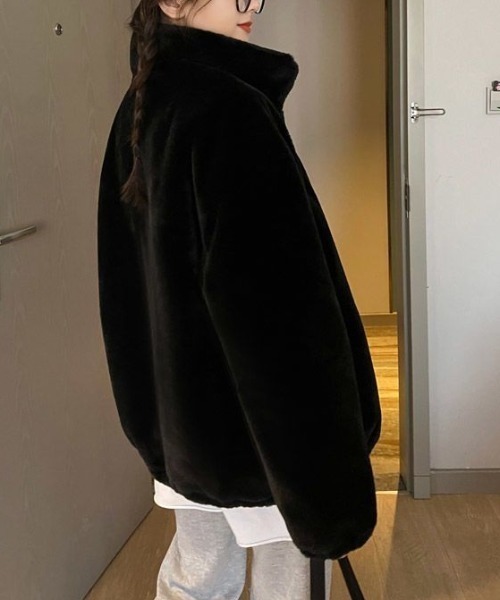 gossip！ロサンゼルス（ゴシップロサンゼルス）の「エコファー ビッグシルエットブルゾン（その他アウター・レディース・オフホワイト/ブラック・FREE）」の10枚目の写真