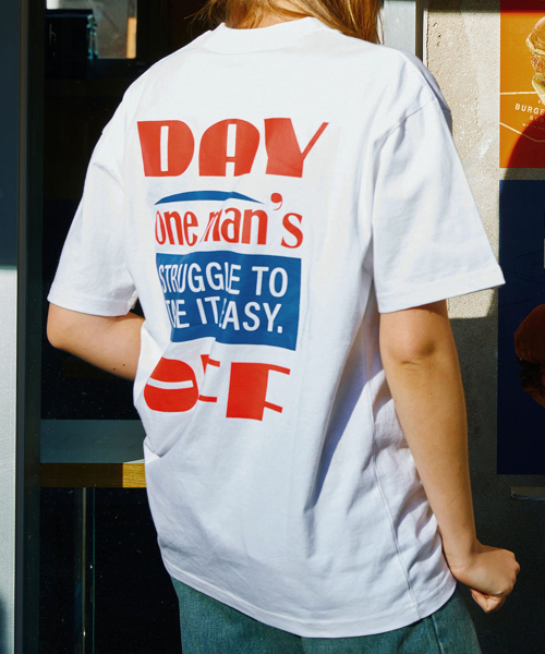 URBANDTYPE(アーバンディタイプ)の「デイオフグラフィックTシャツ_レッド_DT395(Tシャツ/カットソー・メンズ・その他・1/2/3)」の2枚目の写真