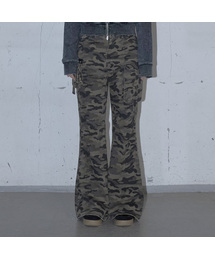 GUBIN（グビン）の「(W) カモブーツカットパンツ（その他パンツ）」